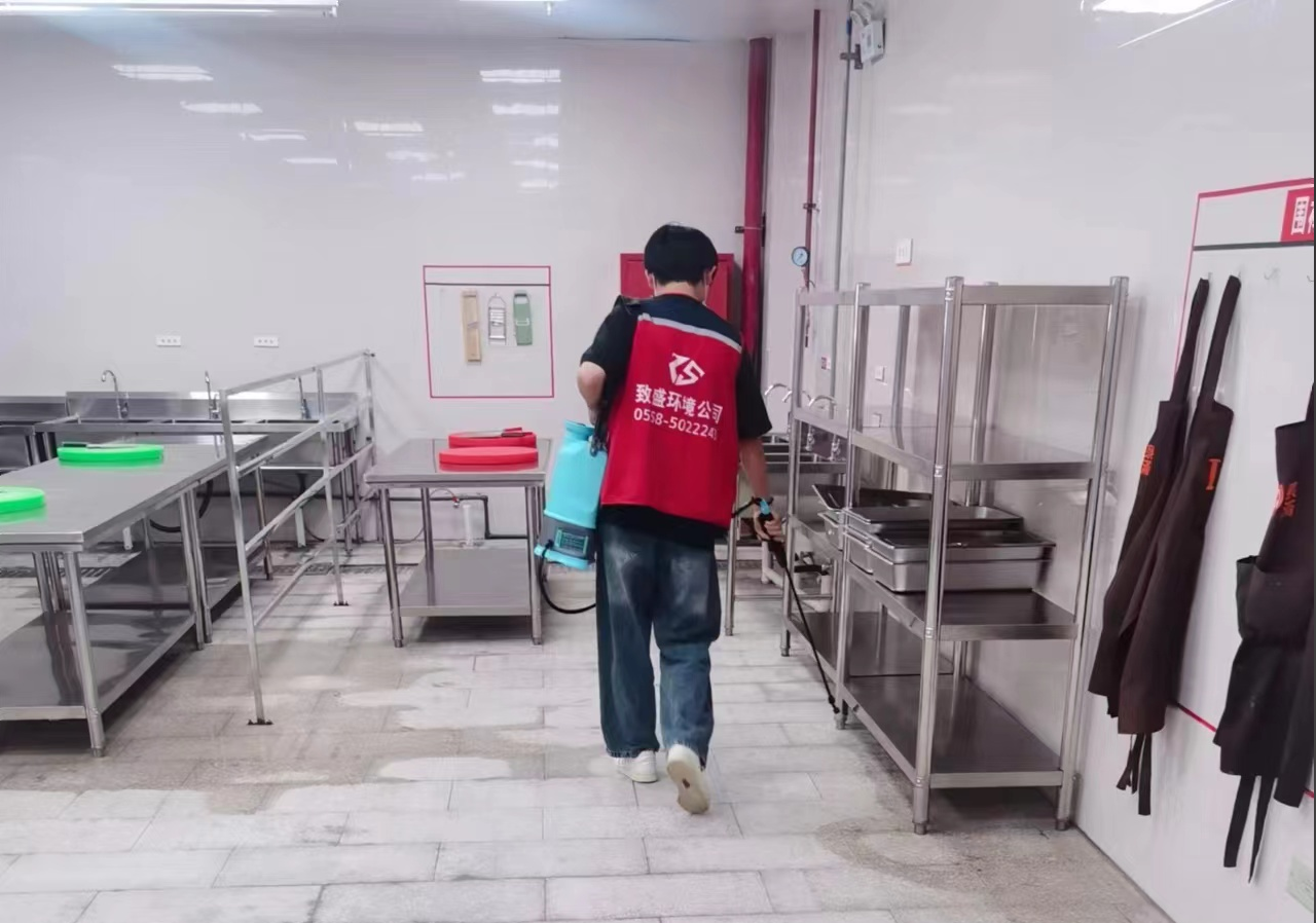 淮北師范攜手泉滿(mǎn)餐飲，共同開(kāi)展除四害行動(dòng)